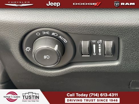 New 2026 Chrysler Pacifica Select FWD image 23