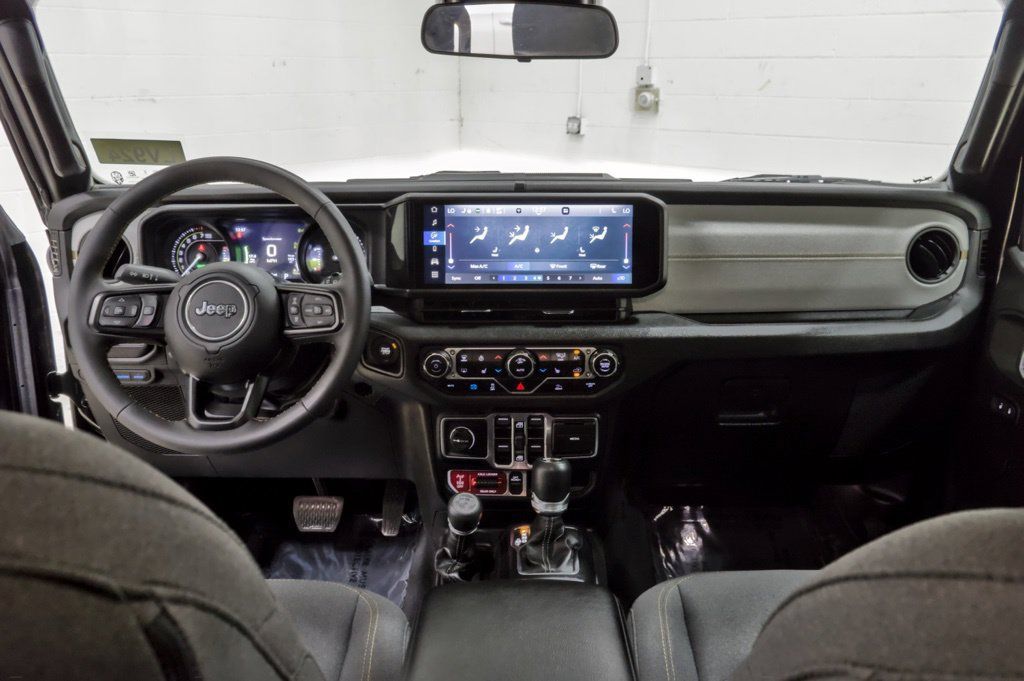 Used 2024 Jeep Wrangler Unlimited AWD/4WD image 27