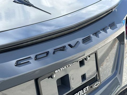 Used 2024 Chevrolet Corvette Stingray Premium Cpe w/ Body-Color Dual Roof Package image 11