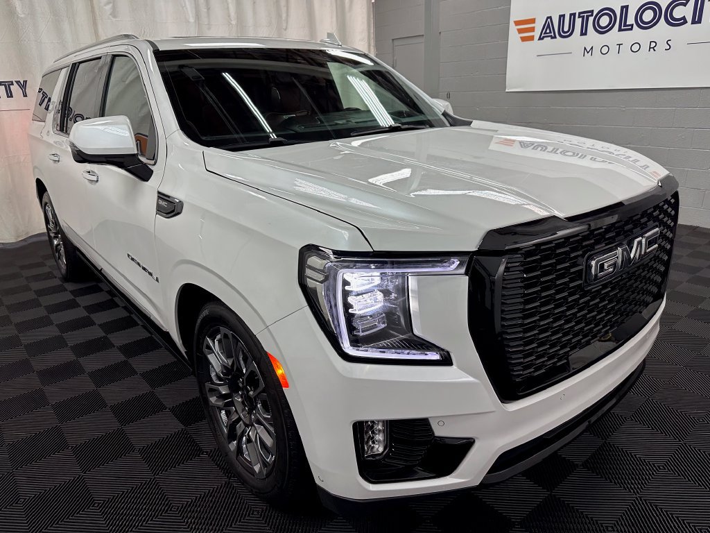 Used 2024 GMC Yukon XL Denali Ultimate AWD/4WD image 3