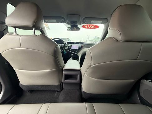 Used 2019 Toyota Camry SE image 13