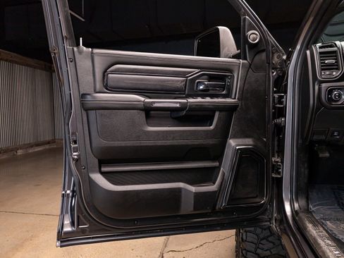 Used 2024 RAM 2500 Limited image 32