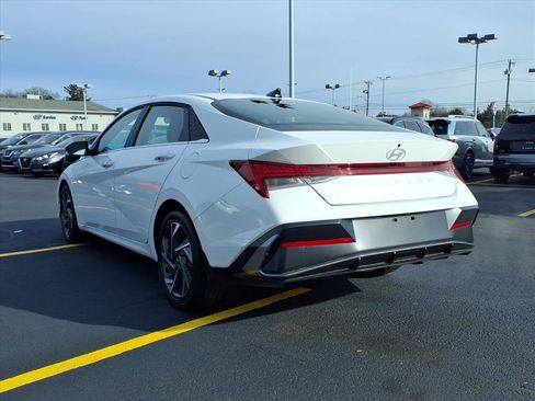 Certified 2025 Hyundai Elantra SEL image 3