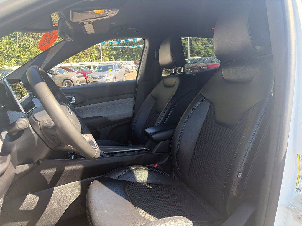 Used 2024 Jeep Compass Latitude AWD/4WD image 5