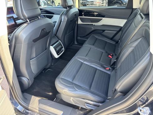 Used 2024 Lincoln Nautilus Reserve image 15