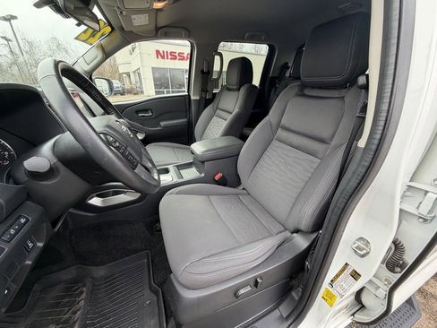 Used 2022 Nissan Frontier SV image 7