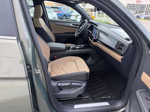 New 2026 Volkswagen Atlas Cross Sport SE image 22