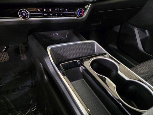 Used 2025 Chevrolet Equinox LT image 27