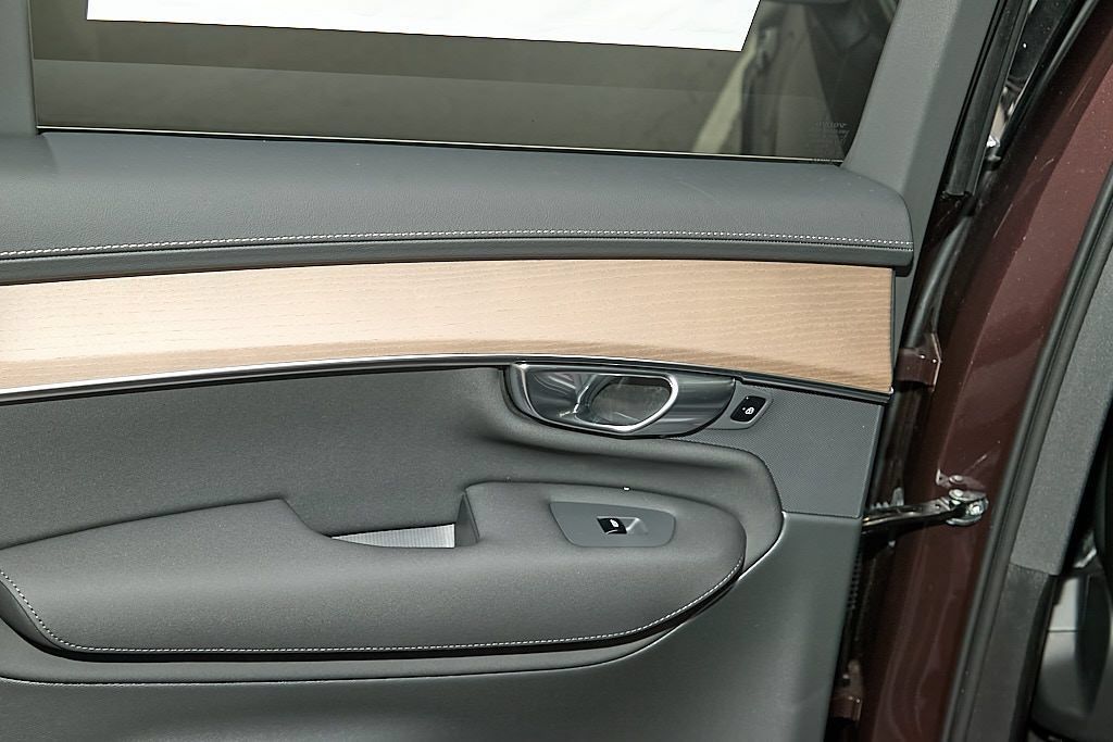 New 2026 Volvo XC90 T8 Plus w/ Protection Package AWD/4WD image 19