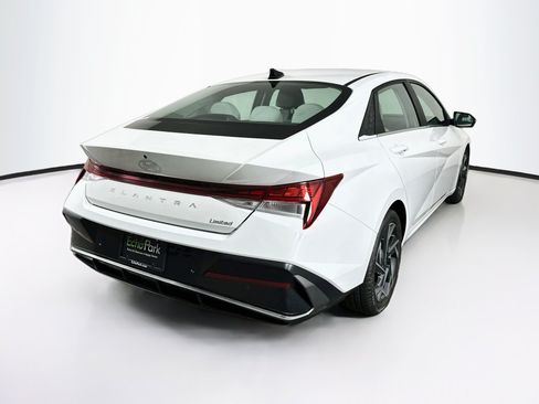 Used 2024 Hyundai Elantra Limited FWD image 9