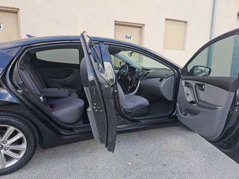 Used 2014 Hyundai Elantra SE w/ Option Group 02 FWD image 17