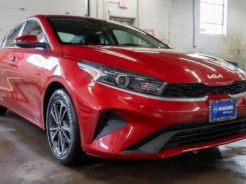 Used 2024 Kia Forte LXS w/ LXS Technology Package FWD image 4