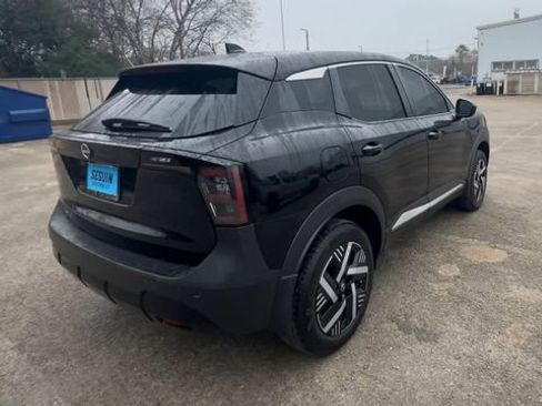 Used 2025 Nissan Kicks SV image 8