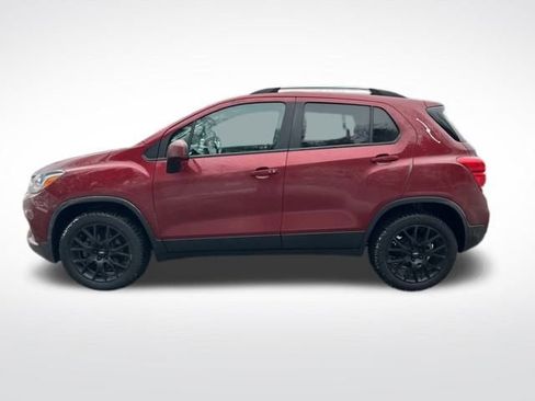 Used 2021 Chevrolet Trax LT w/ Sport Edition image 2