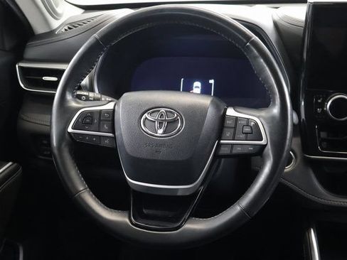 Used 2023 Toyota Highlander Platinum AWD/4WD image 17