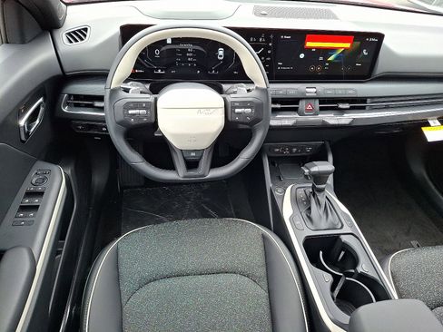 New 2025 Kia K4 GT-Line w/ GT-Line Sunroof Package image 7