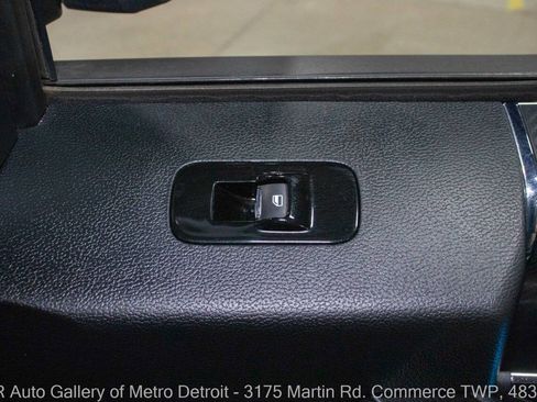 Used 2019 Ford F150 Lariat w/ Equipment Group 502A Luxury AWD/4WD image 33