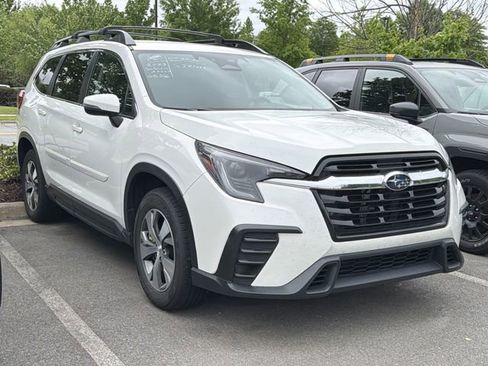 Used 2023 Subaru Ascent Premium w/ Convenience Package AWD/4WD image 2