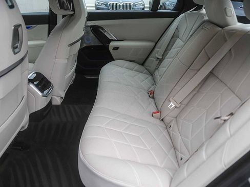 Used 2025 BMW 750e xDrive w/ Premium Package image 15