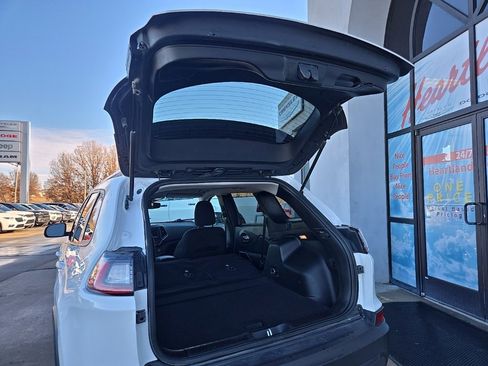 Used 2021 Jeep Cherokee Latitude image 87