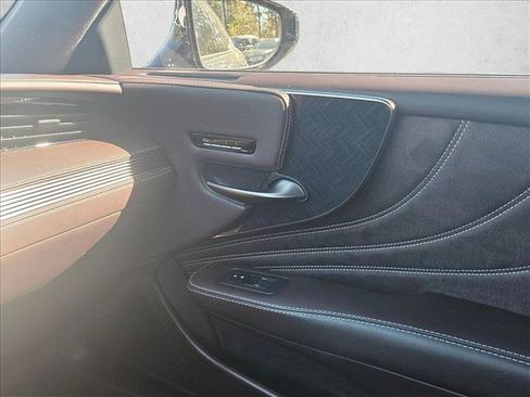 Used 2018 Lexus LS 500 image 21