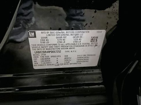 Used 2023 Buick Envision Avenir AWD/4WD image 32