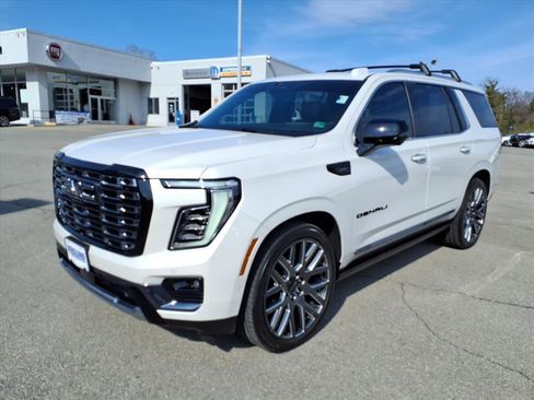 Used 2025 GMC Yukon Denali Ultimate w/ LPO, Floor Liner Package image 8