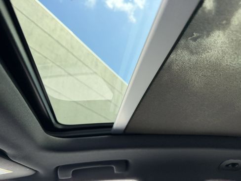 Used 2025 Porsche Macan image 28