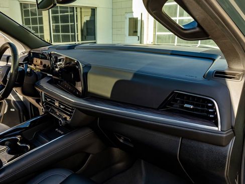 Used 2025 Chevrolet Tahoe Z71 w/ Comfort Package image 17