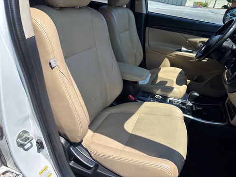 Used 2017 Mitsubishi Outlander SEL AWD/4WD image 15