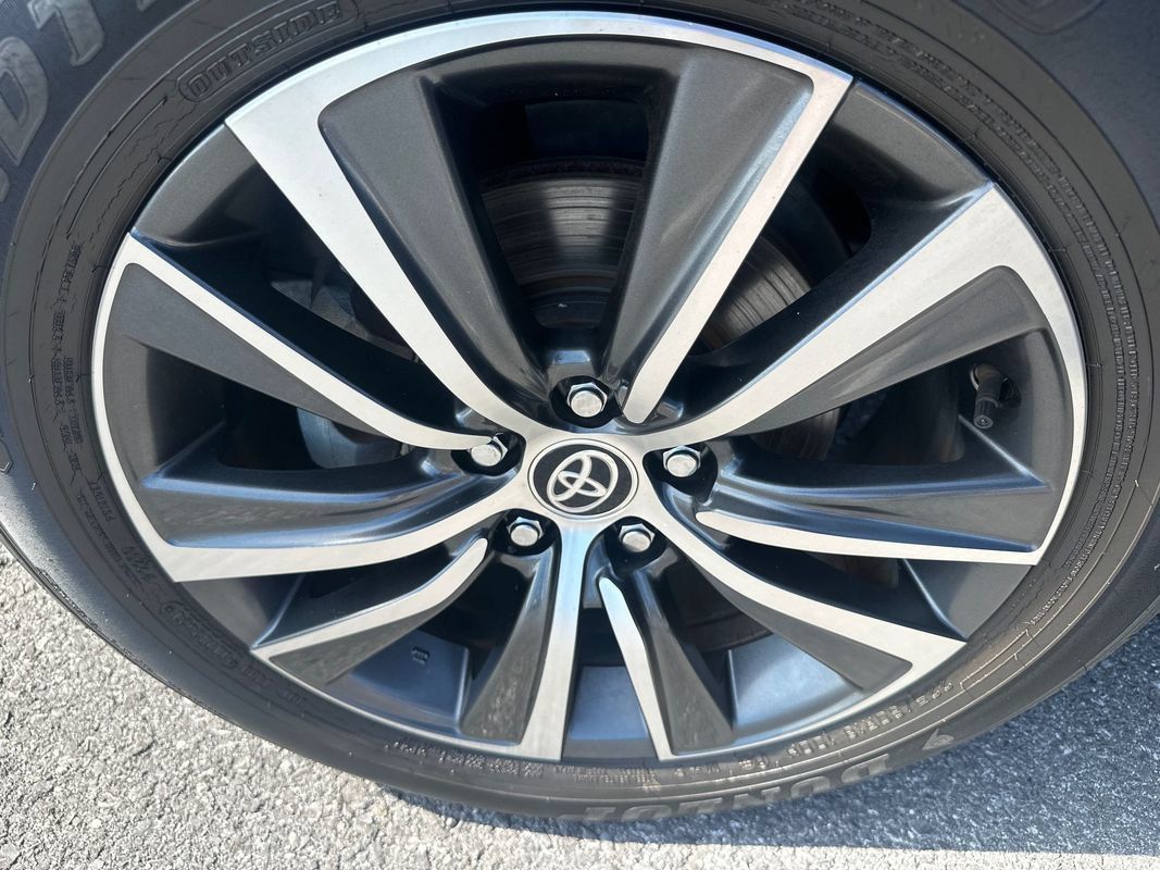 Used 2021 Toyota Venza LE AWD/4WD image 22