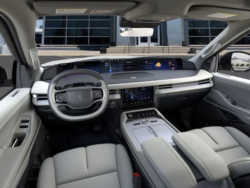 New 2025 Lincoln Navigator Reserve image 9