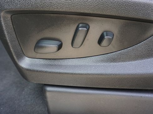 Used 2019 GMC Yukon SLT image 19