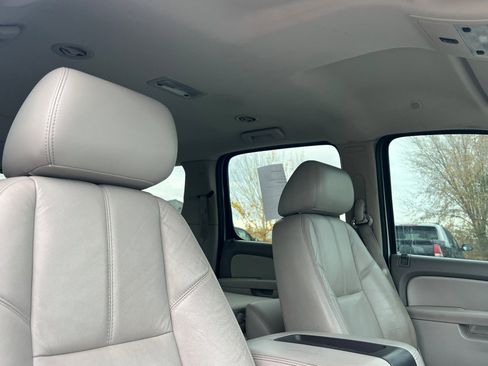 Used 2010 GMC Yukon XL SLT w/ SLT-2 Equipment Package image 14