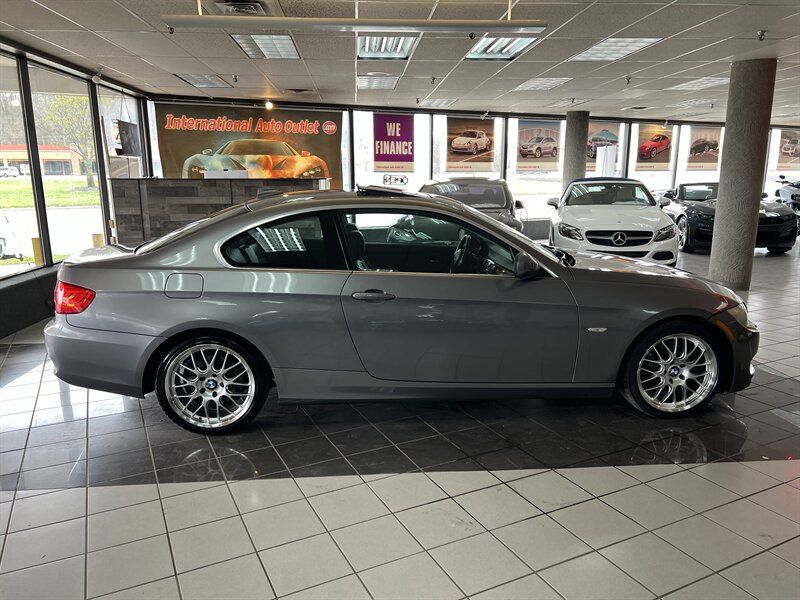 Used 2011 BMW 328i xDrive Coupe AWD/4WD image 5