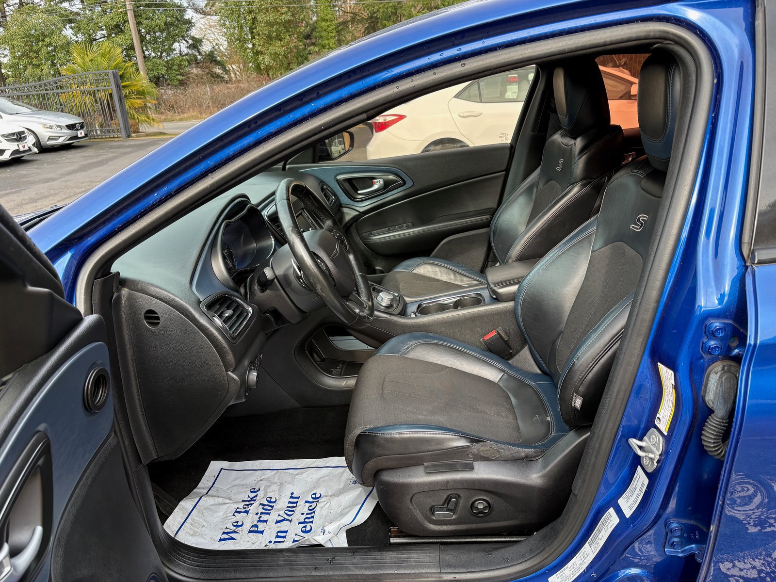 Used 2015 Chrysler 200 S FWD image 9