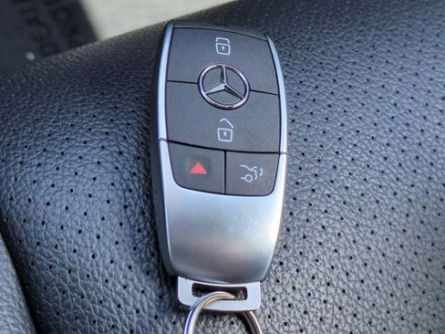 Certified 2022 Mercedes-Benz GLE 350 4MATIC w/ Premium Package image 30