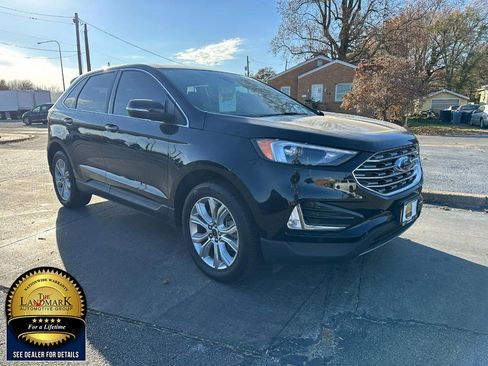 Used 2023 Ford Edge Titanium image 3