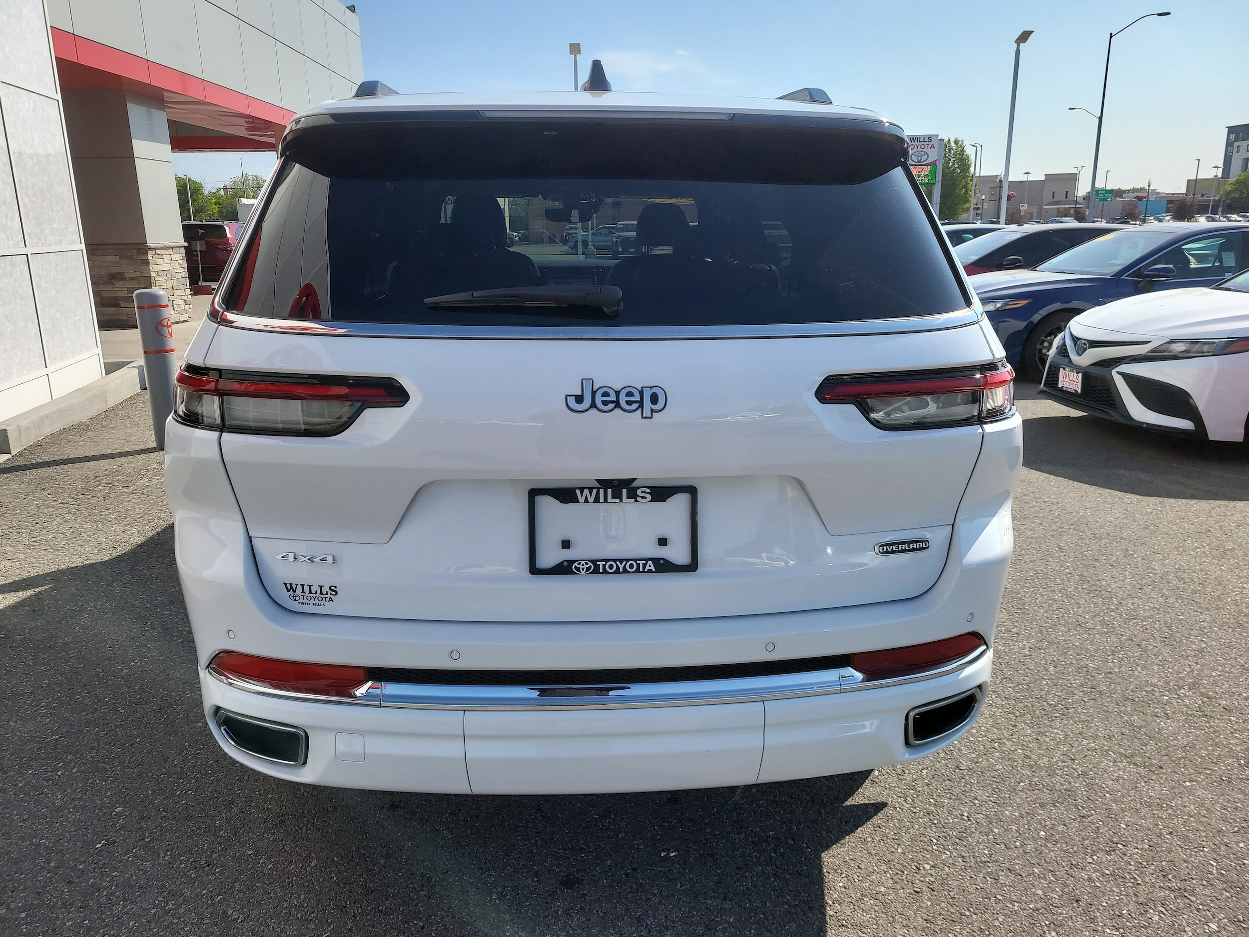 Used 2024 Jeep Grand Cherokee L Overland w/ Trailer Tow Package AWD/4WD image 8