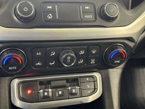Used 2020 GMC Acadia SLT w/ LPO, Floor Liner Package FWD image 18