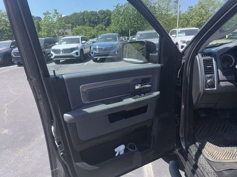 Used 2019 RAM 1500 Classic SLT image 17