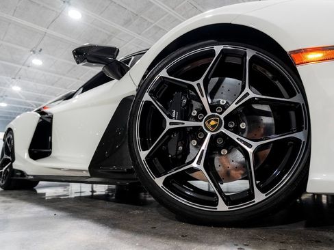 Used 2025 Lamborghini Revuelto AWD/4WD image 81