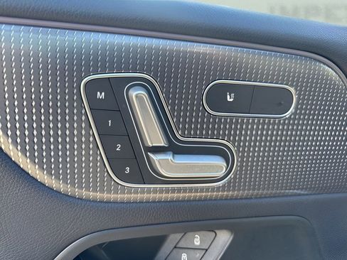 Used 2020 Mercedes-Benz GLB 250 4MATIC w/ Premium Package image 10