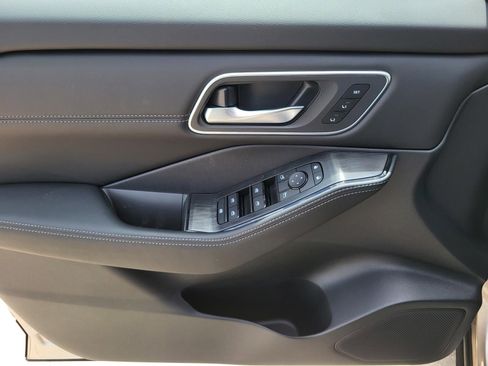 New 2026 Nissan Rogue Platinum AWD/4WD image 19