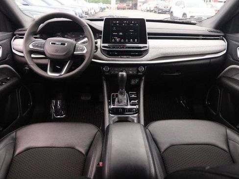 Used 2025 Jeep Compass Latitude w/ Sun & Sound Group AWD/4WD image 22