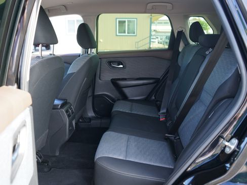 Used 2023 Nissan Rogue SV image 25