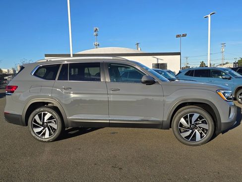 New 2026 Volkswagen Atlas SEL image 3