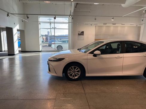 Used 2025 Toyota Camry LE image 16