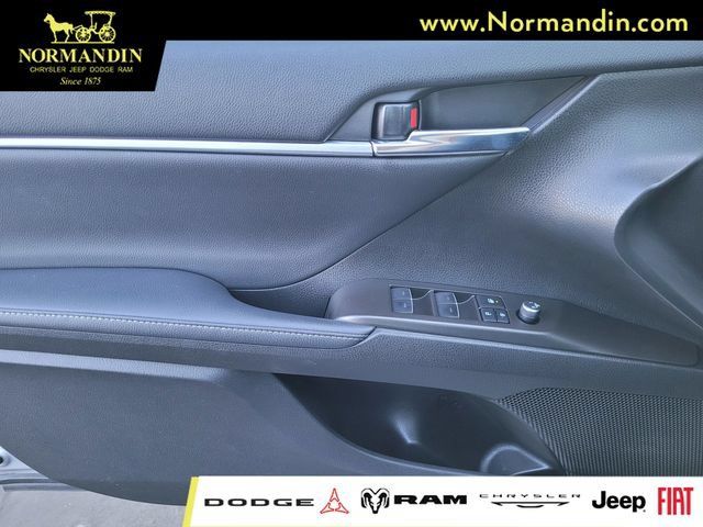 Used 2023 Toyota Camry XSE FWD image 14