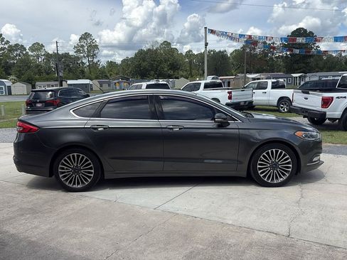 Used 2017 Ford Fusion SE w/ Fusion SE Technology Package FWD image 4